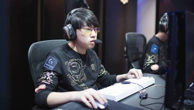 然具备话题 然具备话题